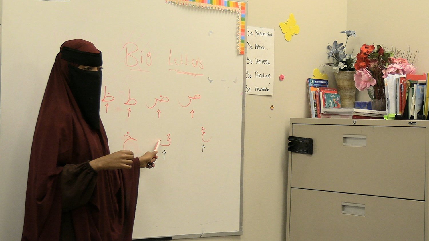 Teacher leading an Arabic letters lesson